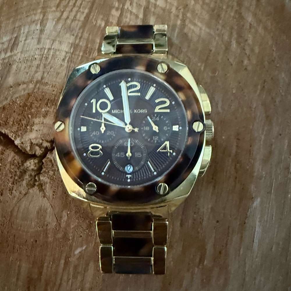 ⌚️Michael Kors Gold and Tortoise-Shell Tribeca Chronograph 3 Sub-Dials Watch.